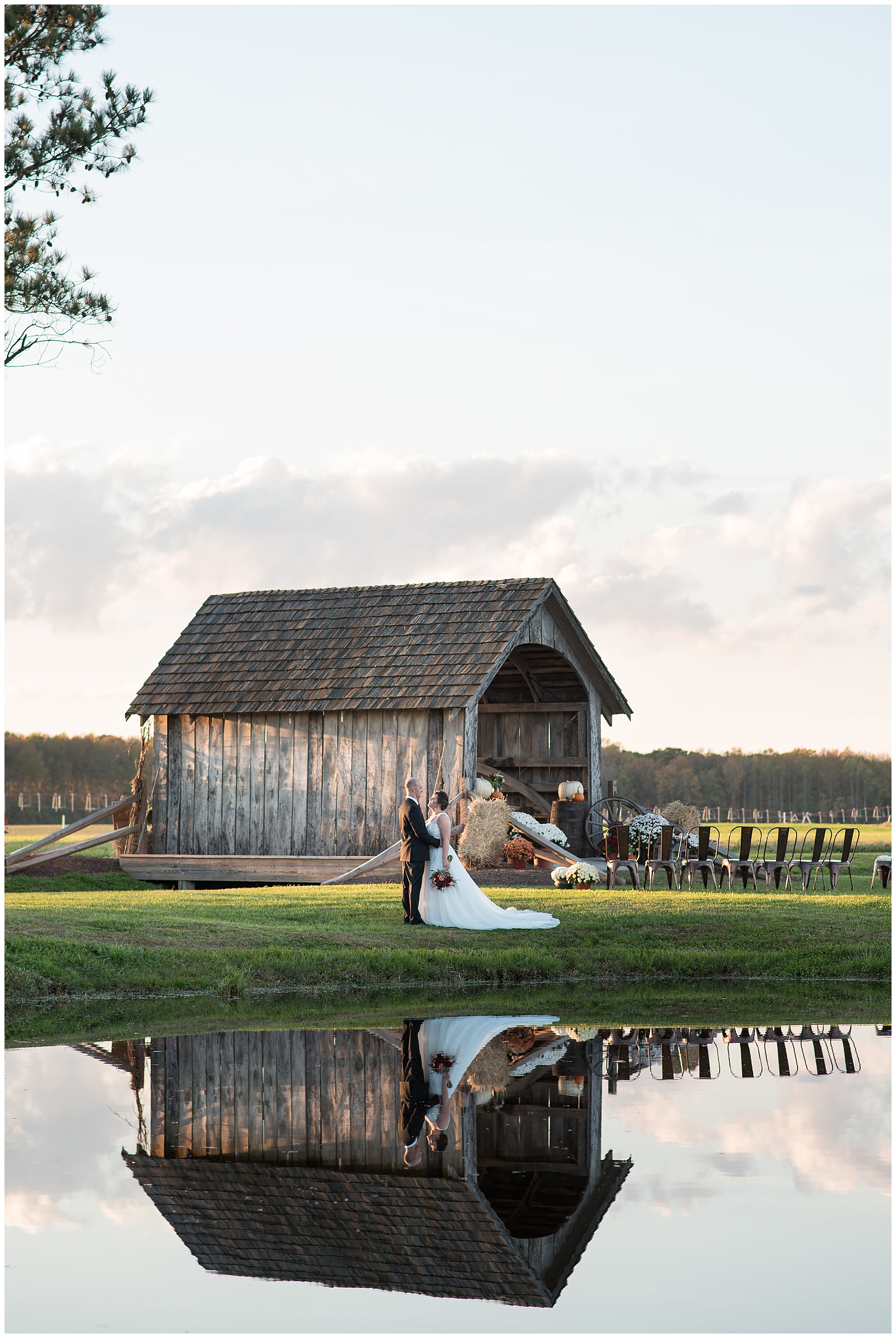 cozy autumn farm wedding at covered bridge inn in lewes delaware | now featured on my eastern shore wedding 