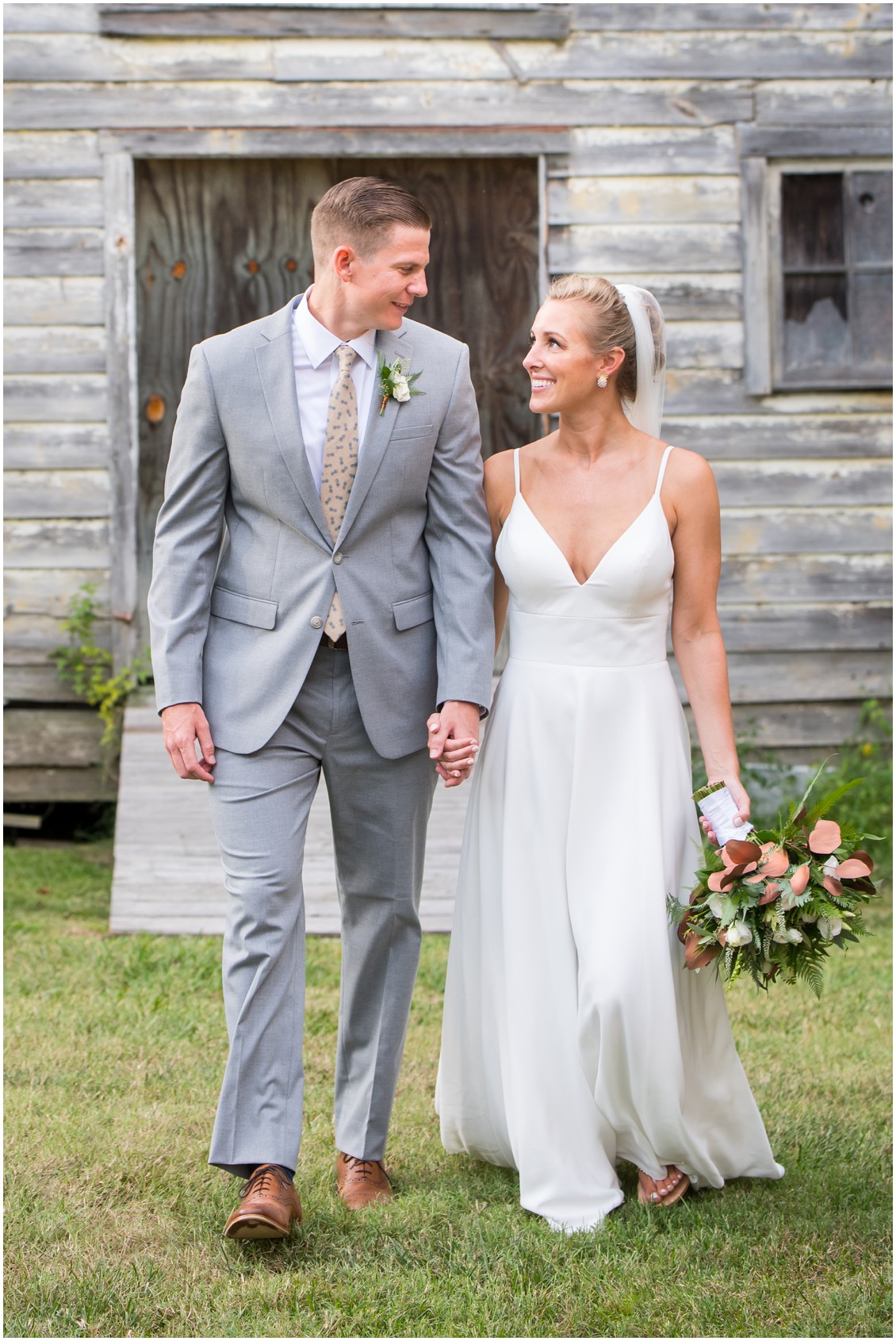 Pineapple Theme Wedding Bride and Groom | My Eastern Shore Wedding | The Oaks Waterfront Inn | Monteray Farms 