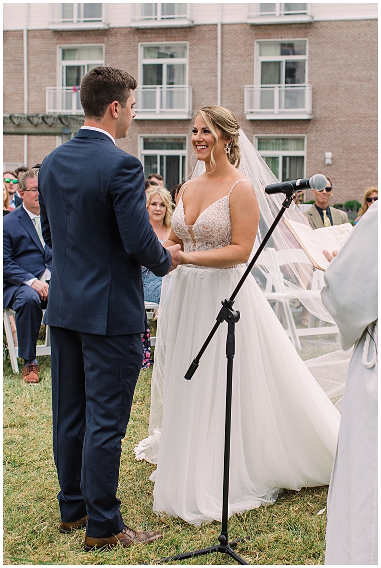 A gorgeous ceremony at the Hyatt Regency Chesapeake Bay | Laura's Focus Photography